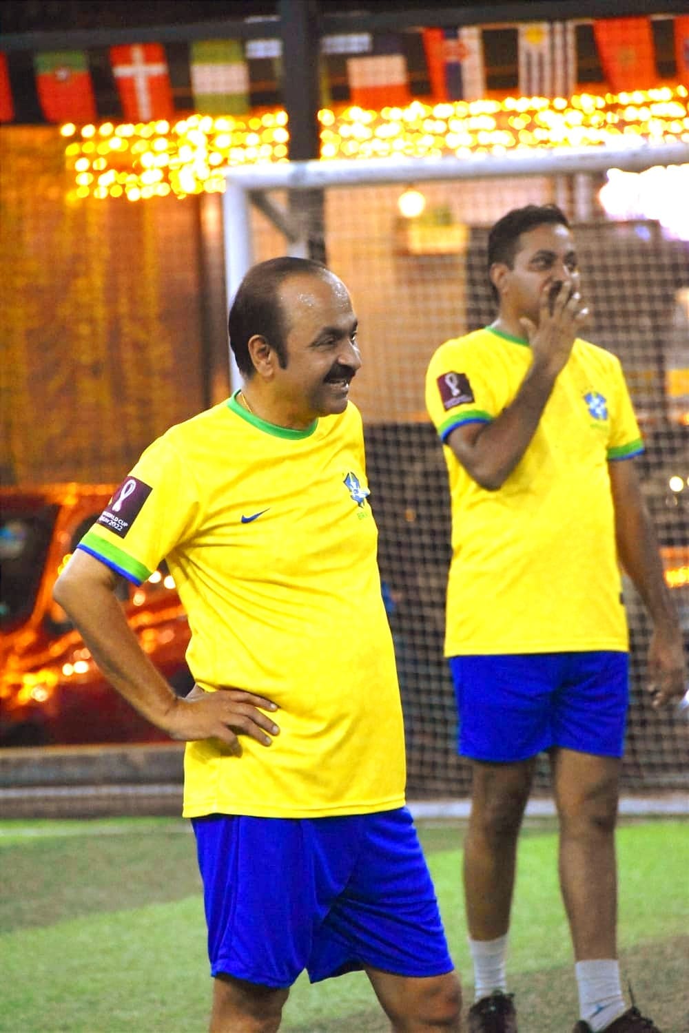 കളിക്കളത്തിൽ ഖദറിലല്ലാതൊരു ഫോട്ടോ