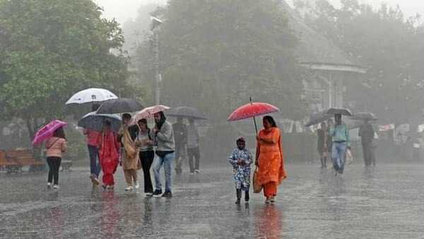 Kerala Rain Alert Today : വീണ്ടും മഴയെത്തുന്നു; നാളെ നാലു ജില്ലകളിൽ യെല്ലോ അലർട്ട്