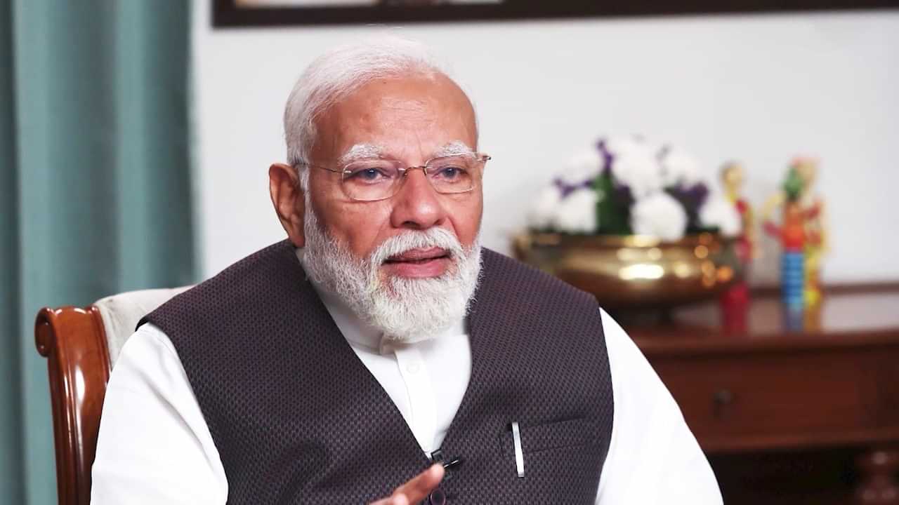 PM Modi TV9 Interview: കോണ്‍ഗ്രസിന്റെ ഉറപ്പിനെ കുറിച്ച് ചോദിച്ചപ്പോള്‍ കണ്ണടയേയും പന്തിനേയും കുറിച്ച് പറഞ്ഞ് മോദി