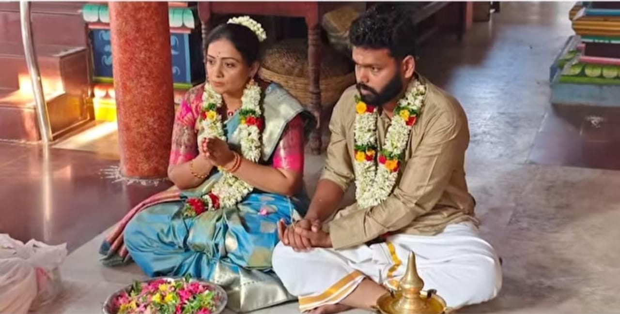 നടി മീരാ വാസുദേവന്‍ വിവാഹിതയായി. ഛായാഗ്രാഹകന്‍ വിപിന്‍ പുതിയങ്കമാണ് വരന്‍. മീരാ വാസുദേവന്റെയും വിപിന്‍ പുതിയങ്കത്തിന്റെയും വിവാഹം കോയമ്പത്തൂരിലാണ് നടന്നത്.
