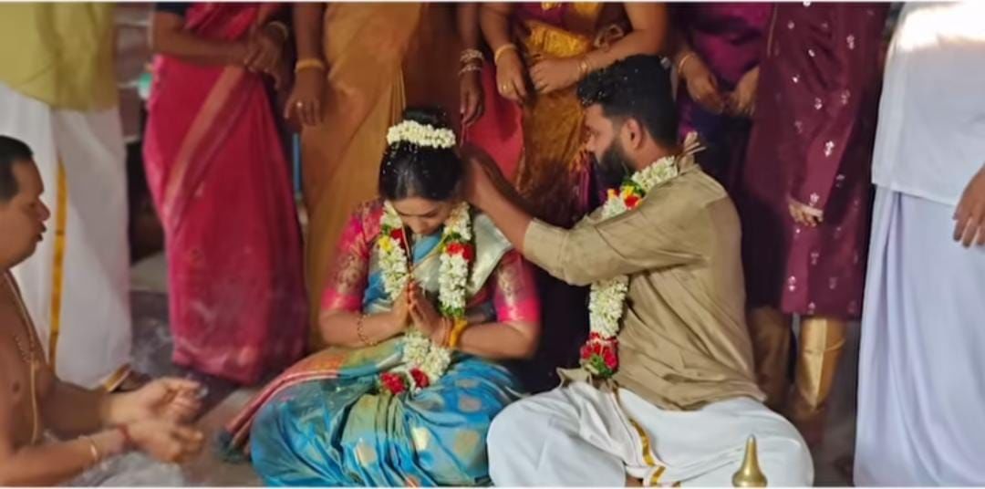 ഔദ്യോഗികമായി ഞങ്ങള് മെയ് 21ന് വിവാഹം രജിസ്റ്റര് ചെയ്തുവെന്നാണ് മീരാ വാസുദേവന് വെളിപ്പെടുത്തിയത്. വിപിന്റെ വീട് പാലക്കാട് ആലത്തൂരില് ആണെന്നും താരം പറഞ്ഞു.