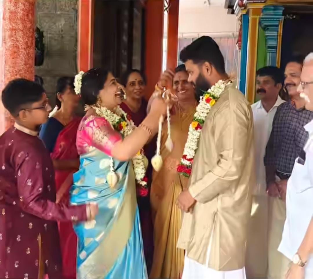 2019 തൊട്ട് ഞങ്ങള് ഒരുമിച്ച് സീരിയലില് പ്രവര്ത്തിക്കുകയാണ്. ഞങ്ങള് പരസ്പരം ഏകദേശം ഒരു വര്ഷമായി സൗഹൃദത്തിലാണ്. കുടുംബാംഗങ്ങളും അടുത്ത സുഹൃത്തുക്കളും മാത്രമാണ് വിവാഹ ചടങ്ങില് പങ്കെടുത്തത്. കലാ ജീവിതത്തില് ആളുകള് നല്കിയ സ്നേഹം തന്റെ ഭര്ത്താവിനോടും ഉണ്ടാകുമെന്ന് പ്രതീക്ഷിക്കുന്നതായും മീരാ വാസുദേവ് പറഞ്ഞു.