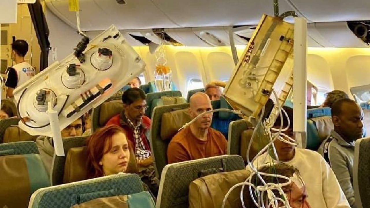 കഴിഞ്ഞ ദിവസമാണ് സിംഗപ്പൂര്‍ എയര്‍ലൈന്‍സിന്റെ വിമാനം ആകാശച്ചുഴിയില്‍ പെട്ടത്. സംഭവത്തില്‍ ഒരു ബ്രിട്ടീഷ് പൗരന് ജീവന്‍ നഷ്ടപ്പെടുകയുമുണ്ടായി.
