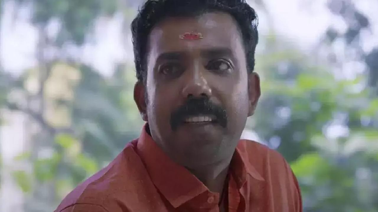 എന്നാല്‍ ചിത്രം കാന്‍ ഫെസ്റ്റിവലില്‍ എത്തിയപ്പോള്‍ സിനിമാസംഘത്തിനൊപ്പം പോകാനുള്ള ക്ഷണം താരം നിരസിക്കുകയായിരുന്നു. മറ്റൊരു സിനിമയുടെ ഷൂട്ടിങ്ങ് തിരക്കായതിനാലും സായിപ്പന്മാര്‍ വന്ന് ഇംഗ്ലീഷില്‍ വല്ലതും ചോദിച്ചാല്‍ ബബ്ബബ്ബ അടിക്കുമെന്ന് പേടിച്ചാണ് നിരസിച്ചതെന്നുമാണ് അസീസ് പറയുന്നത്.
