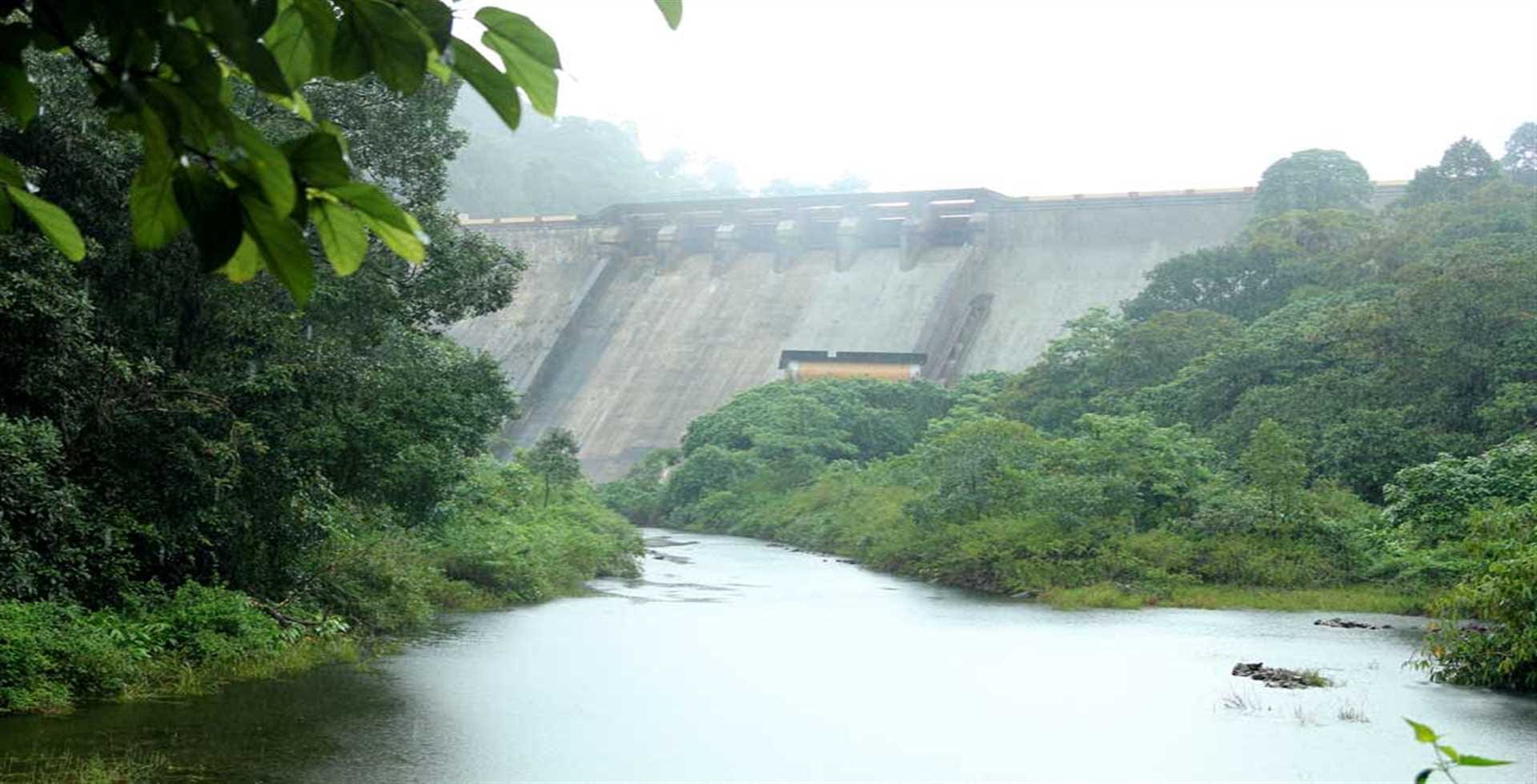 ട്രെക്കിംഗ്, വന്യജീവി നിരീക്ഷണം, പ്രത്യേകം തയ്യാറാക്കിയ ടെന്റുകളില്‍ ഔട്ട് ഡോര്‍ ക്യാമ്പിംഗ് , രാത്രി വനയാത്രകള്‍ എന്നിവയാണ് ഇവിടത്തെ സവിശേഷതകള്‍. (ഫോട്ടോ കടപ്പാട് - gavi.kfdcecotourism.com)