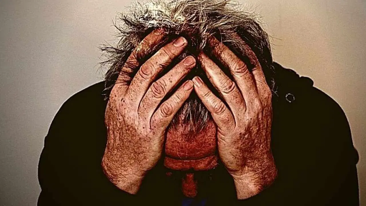 Low sodium level: സോഡിയം കുറയുന്നതിൻ്റെ ലക്ഷണങ്ങൾ അവ​ഗണിക്കരുത്; ഇവ ശരീരത്തിനെ സാരമായി ബാധിക്കും