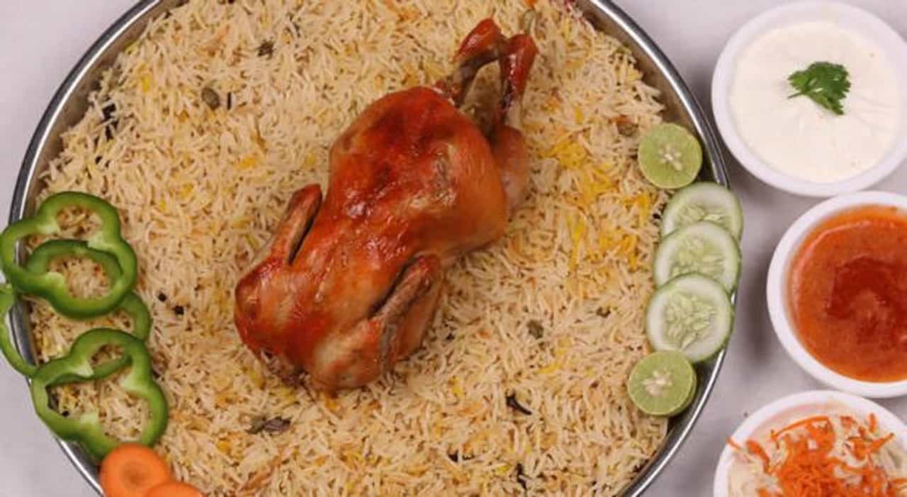 Food poison: കുഴിമന്തി കഴിച്ച് ഭക്ഷ്യവിഷബാധ; 27 പേർ ആശുപത്രിയിൽ Food poison: കുഴിമന്തി കഴിച്ച് ഭക്ഷ്യവിഷബാധ; 27 പേർ ആശുപത്രിയിൽ