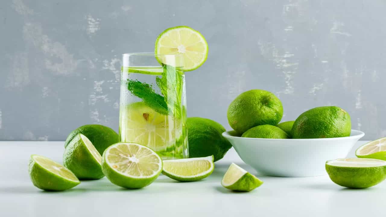 Lime juice history: സ്കർവിക്ക് മരുന്നായി കൊളംബസിന്റെ നാവികർ കുടിച്ച അത്ഭുത പാനീയം... നാരങ്ങാവെള്ളത്തിന് ഇങ്ങനെയും ഒരു ചരിത്രം Lime juice history: സ്കർവിക്ക് മരുന്നായി കൊളംബസിന്റെ നാവികർ കുടിച്ച അത്ഭുത പാനീയം... നാരങ്ങാവെള്ളത്തിന് ഇങ്ങനെയും ഒരു ചരിത്രം