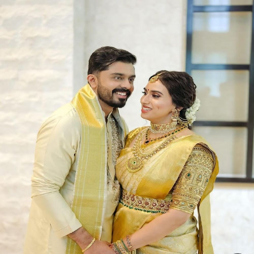 ഒരു സിനിമ കാണുന്നതുപോലെയായിരുന്നു നടന്‍ ജയറാമിന്റെ മകള്‍ മാളവിക ജയറാമിന്റെ വിവാഹം. എത്രത്തോളം വര്‍ണാഭമാക്കാന്‍ പറ്റുമോ അത്രത്തോളം ചെയ്തിട്ടുണ്ട് ഈ താര കുടുംബം.