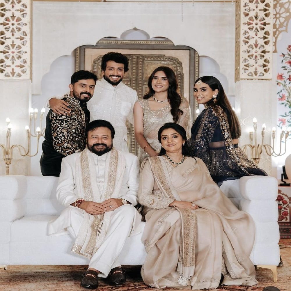 ലേഡി സൂപ്പര്‍സ്റ്റാര്‍ നയന്‍താരയ്ക്ക് പോലും ലഭിക്കാതിരുന്ന ഒരു ഭാഗ്യമാണ് ഈ താരപുത്രിക്ക് ലഭിച്ചത് എന്നത് തന്നെയാണ് ഈ വിവാഹത്തിന്റെ ഏറ്റവും വലിയ പ്രത്യേകത. അത് എന്താണെന്നല്ലേ?
