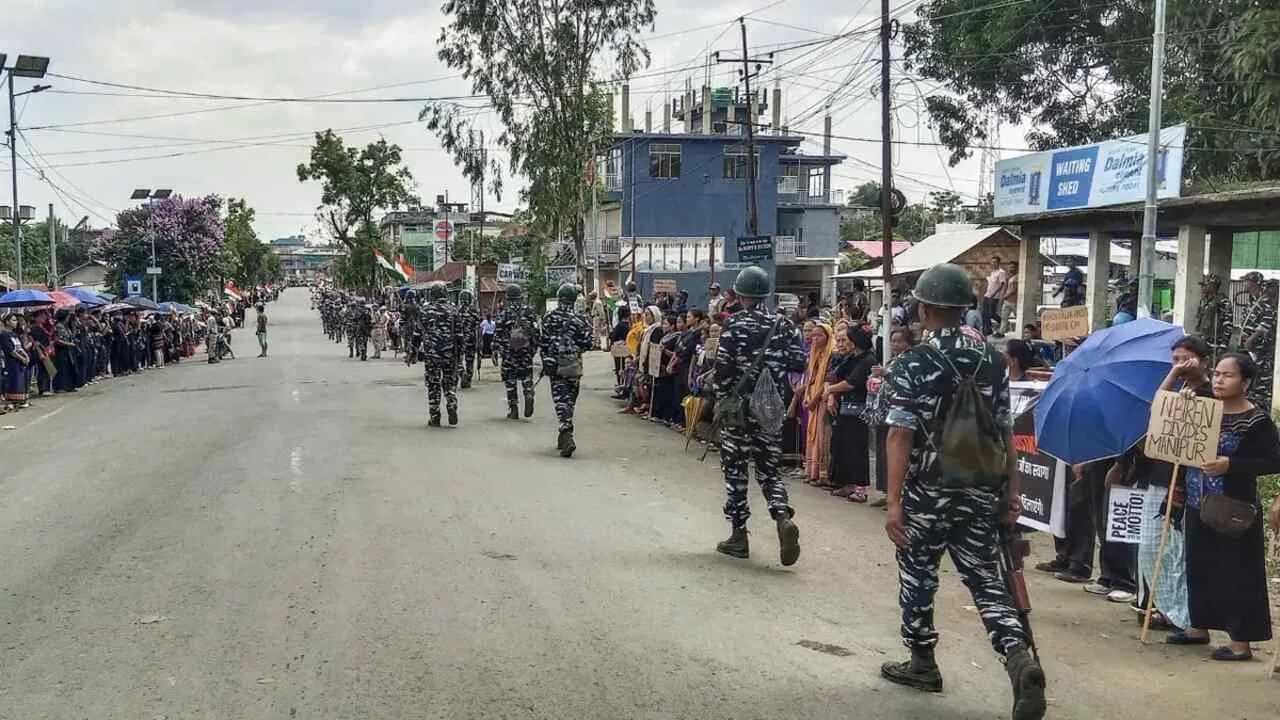 മണിപ്പൂരില്‍ സ്ത്രീകളെ നഗ്നരാക്കി നടത്തിയ സംഭവം; പൊലീസുകാര്‍ക്ക് വീഴ്ചയെന്ന് റിപ്പോര്‍ട്ട്