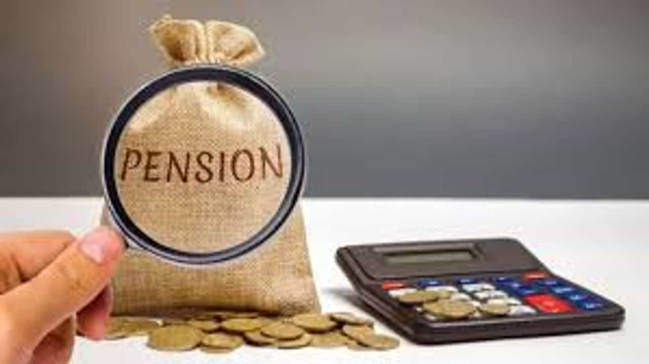 Pension distribution: ഒരു മാസത്തെ ക്ഷേമ പെൻഷൻ വിതരണം അടുത്തയാഴ്ച മുതൽ; 900 കോടി രൂപ അനുവദിച്ചു Pension distribution: ഒരു മാസത്തെ ക്ഷേമ പെൻഷൻ വിതരണം അടുത്തയാഴ്ച മുതൽ; 900 കോടി രൂപ അനുവദിച്ചു