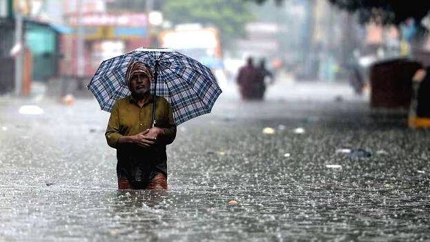 Kerala Rain Alert:  പിന്നെയും മഴ കനക്കുന്നു; മൂന്ന് ജില്ലകൾക്ക് റെഡ് അലർട്ട്