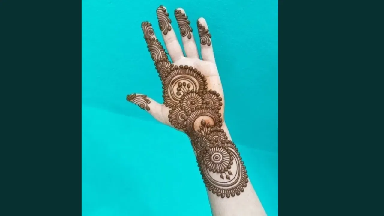 കുത്തുകളിലൂടെ വിസ്മയിപ്പിക്കുന്ന പുതിയ മാതൃക