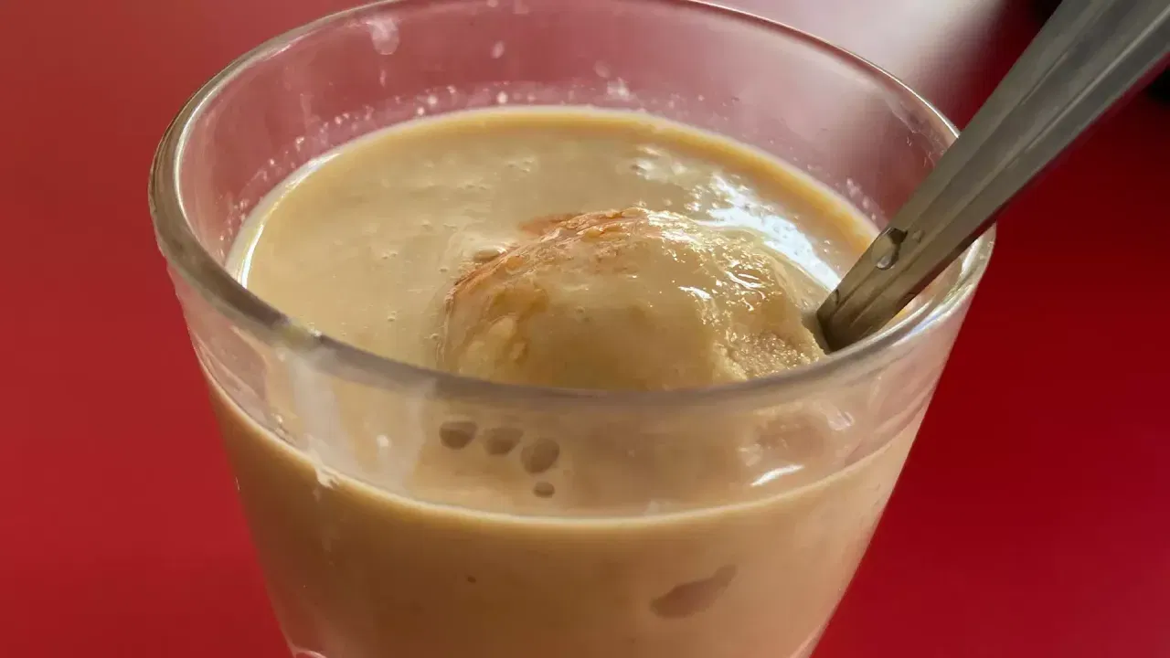 മധുരയിലെ റോഡരികിലെ പാനീയമാണ് ജിഗർതണ്ട, അക്ഷരാർത്ഥത്തിൽ "ഹൃദയത്തെ കുളിരണിയിപ്പിക്കുന്നത്" എന്ന് വിളിക്കാവുന്ന പാനീയമാണ്. ഇതിന് ഫലൂദയുമായി സാമ്യമുണ്ട്.