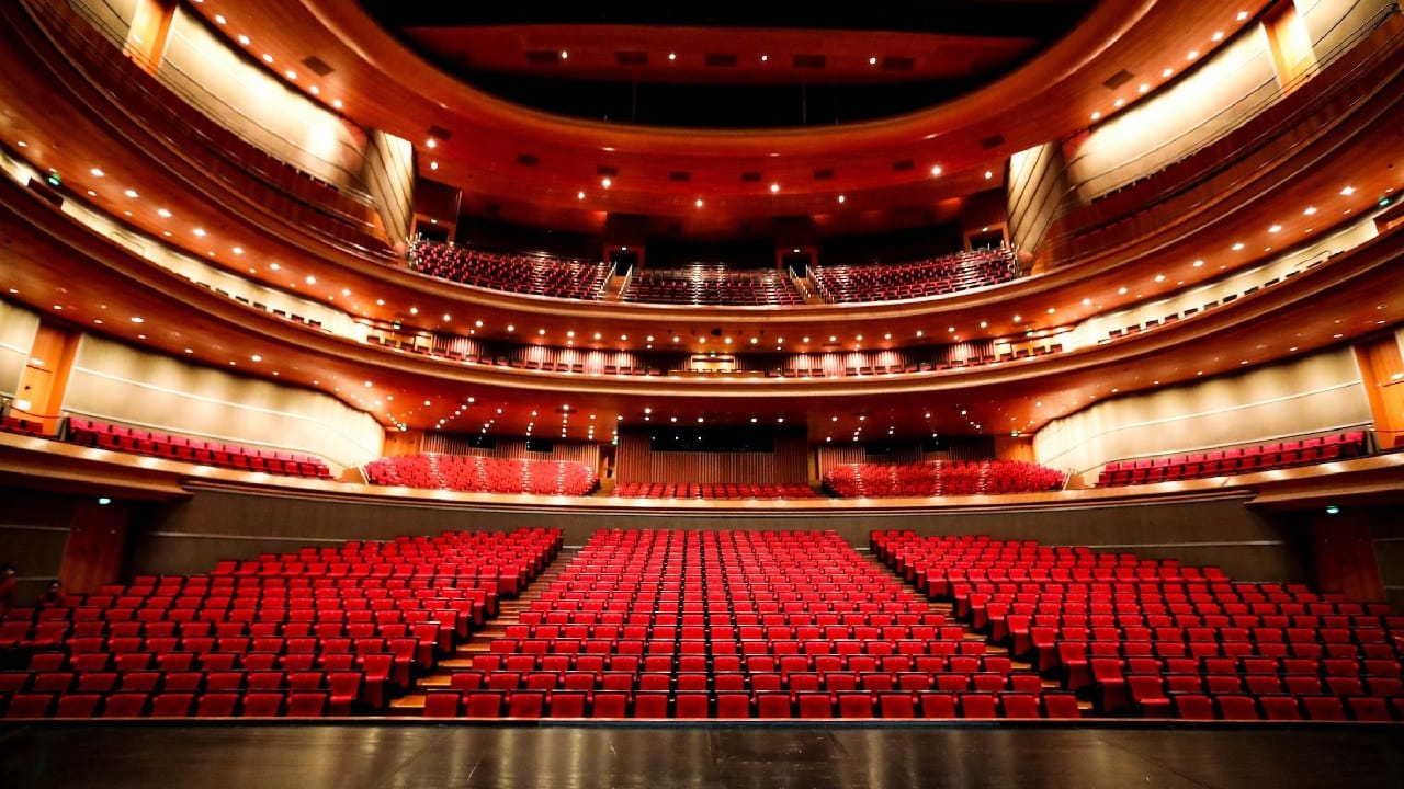 രാജ്യത്തെമ്പാടുമുള്ള നാലായിരത്തോളം തിയേറ്ററുകളില്‍ മെയ് 31ന് 99 രൂപയ്ക്ക് സിനിമ കാണാം. മള്‍ട്ടിപ്ലക്‌സ് അസോസിയേഷന്‍ ഓഫ് ഇന്ത്യയാണ് ഈയൊരു ഓഫര്‍ നല്‍കുന്നത്.
