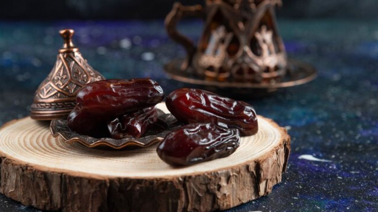 ലോകമെമ്പാടും എല്ലായിടത്തും ഈന്തപ്പഴം ഒരു പ്രധാന വിഭവമാണ്.  കുട്ടികൾ മുതൽ മുതിർന്നവർ വരെയുള്ള എല്ലാവരുടെയും ആരോഗ്യത്തിന് സഹായകരമാണിത്.
. ദിവസവും ഈന്തപ്പഴം കഴിക്കുന്നത് വളരെ നല്ലതാണ്