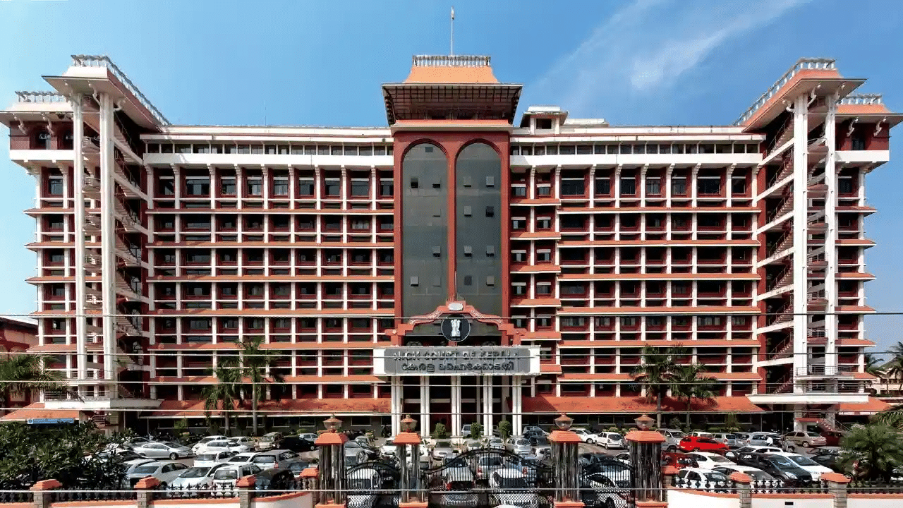 Highcourt on Modify Vehicles: വാഹനങ്ങളിൽ രൂപമാറ്റം വരുത്തുന്നവർ ഇനി കുടുങ്ങും…; നടപടിയെടുക്കാൻ ഹൈക്കോടതി നിർദ്ദേശം Highcourt on Modify Vehicles: വാഹനങ്ങളിൽ രൂപമാറ്റം വരുത്തുന്നവർ ഇനി കുടുങ്ങും…; നടപടിയെടുക്കാൻ ഹൈക്കോടതി നിർദ്ദേശം