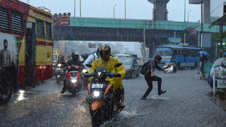 Kerala Rain Alerts: സംസ്ഥാനത്ത് ഇന്നും അതിശക്ത മഴയ്ക്ക് സാധ്യത; ആറ് ജില്ലകളിലെ വിദ്യാഭ്യാസ സ്ഥാപനങ്ങൾക്ക് അവധി