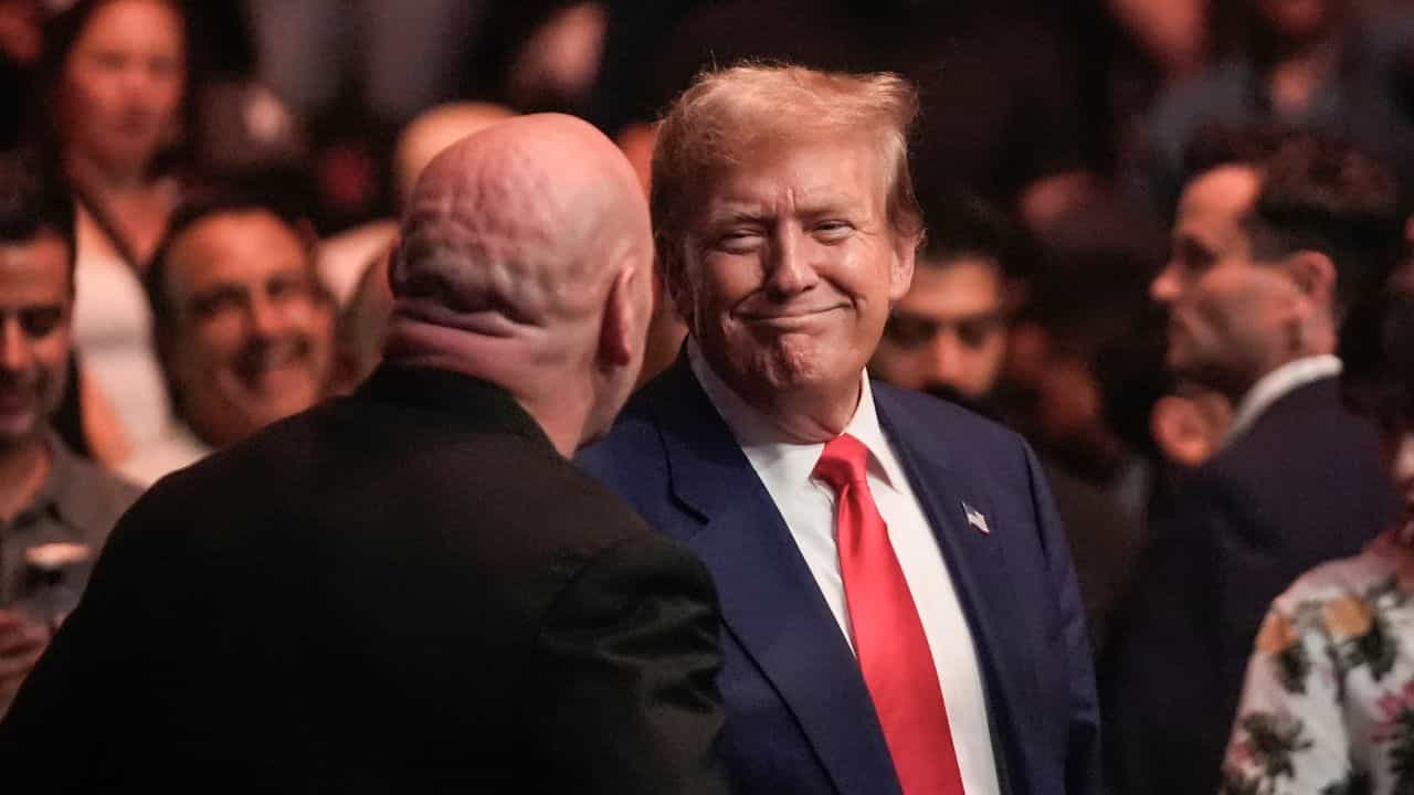 Donald Trump : എച്ച്-1 ബി വിസയിൽ നിലപാട് മയപ്പെടുത്തി ഡൊണാൾഡ് ട്രംപ്; വിദേശികളായ ബിരുദധാരികൾക്ക് ഗ്രീൻ കാർഡ് നൽകും