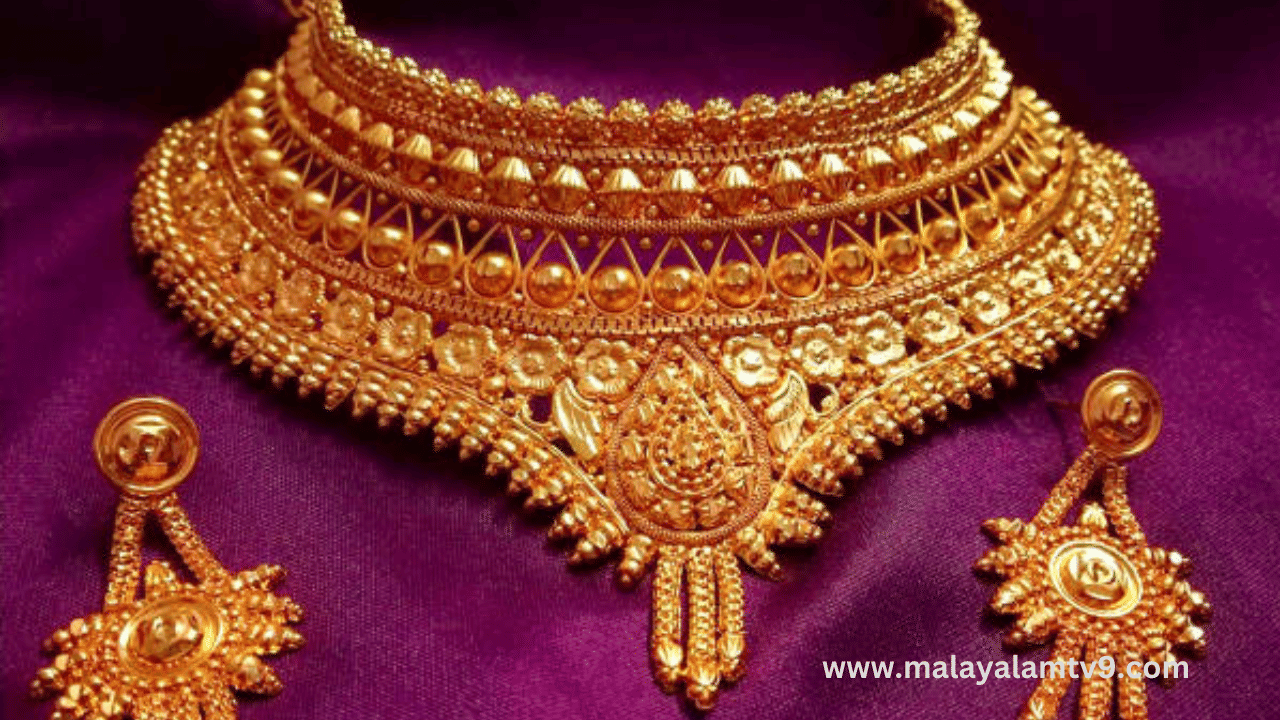 കഴിഞ്ഞ ശനിയാഴ്ച ഒരു പവൻ സ്വർണത്തിന് 1,520 രൂപയാണ് കുറഞ്ഞിരുന്നത്. സംസ്ഥാനത്ത് വെള്ളിയുടെ വിലയിൽ മാറ്റമില്ലാതെ തുടരുകയാണ്. ഒരു ഗ്രാം സാധാരണ വെള്ളിയുടെ വിപണി വില 95 രൂപയാണ്.