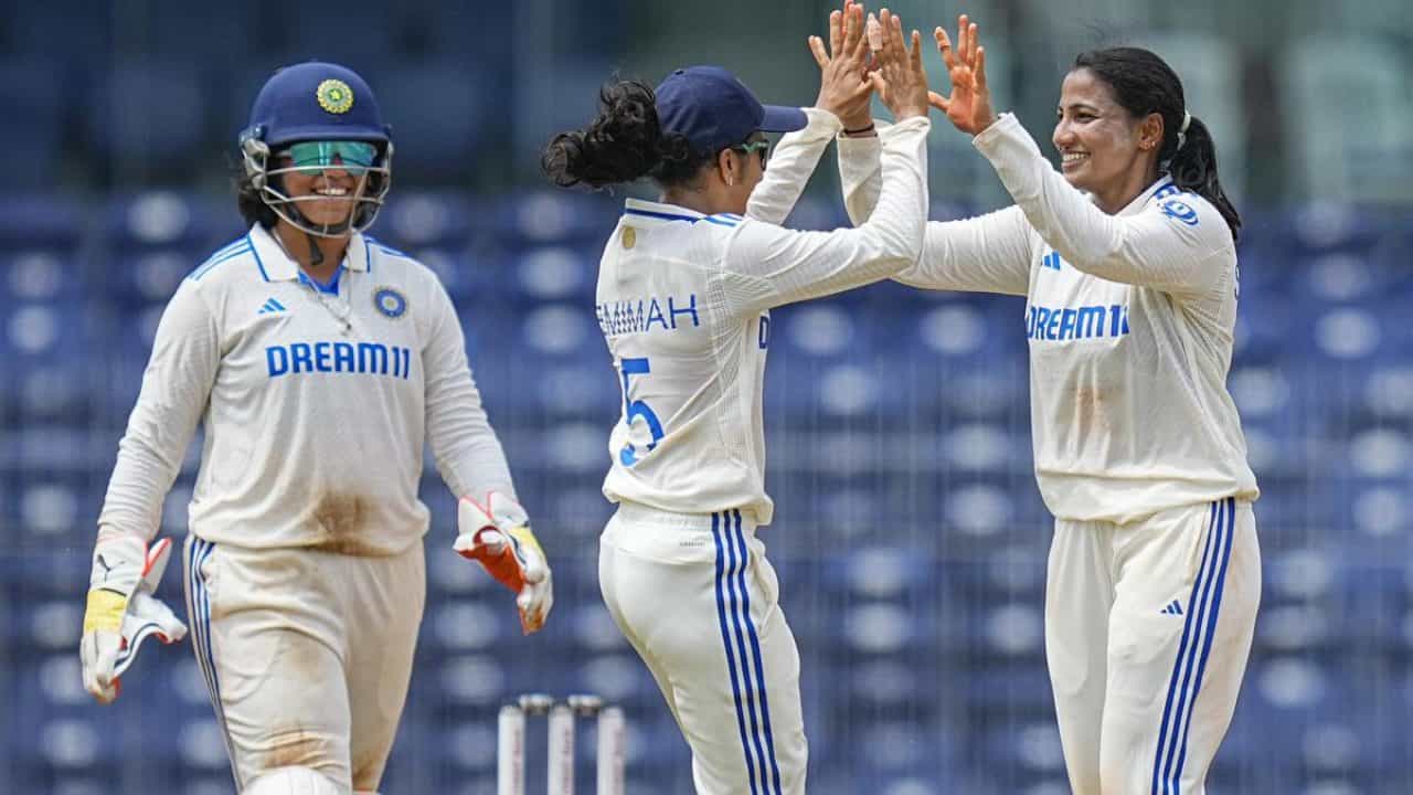 INDW vs SAW : സ്നേഹ് റാണയ്ക്ക് 8 വിക്കറ്റ്; ഇന്ത്യക്കെതിരെ ഫോളോ ഓൺ വഴങ്ങി ദക്ഷിണാഫ്രിക്ക