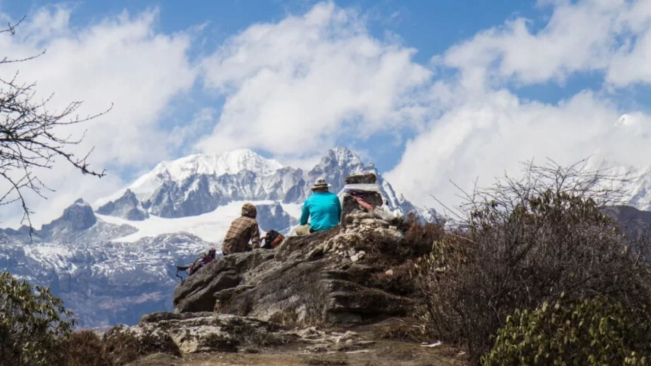 സിക്കിമിലെ ഏറ്റവും രസകരമായ ട്രെക്കിംഗ് റൂട്ടുകളിലൊന്നാണ് ഇത്.. ഗോചല ട്രെക്കിൻ്റെ ചെറിയ ട്രെക്ക് ഓപ്ഷനാണ് ദ്സോംഗ്രി ട്രെക്ക്.
