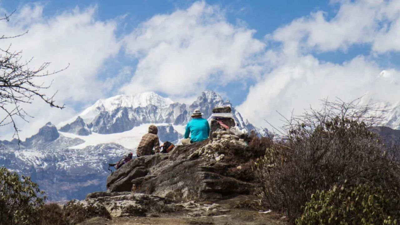 സിക്കിമിലെ ഏറ്റവും രസകരമായ ട്രെക്കിംഗ് റൂട്ടുകളിലൊന്നാണ് ഇത്.. ഗോചല ട്രെക്കിൻ്റെ ചെറിയ ട്രെക്ക് ഓപ്ഷനാണ് ദ്സോംഗ്രി ട്രെക്ക്.