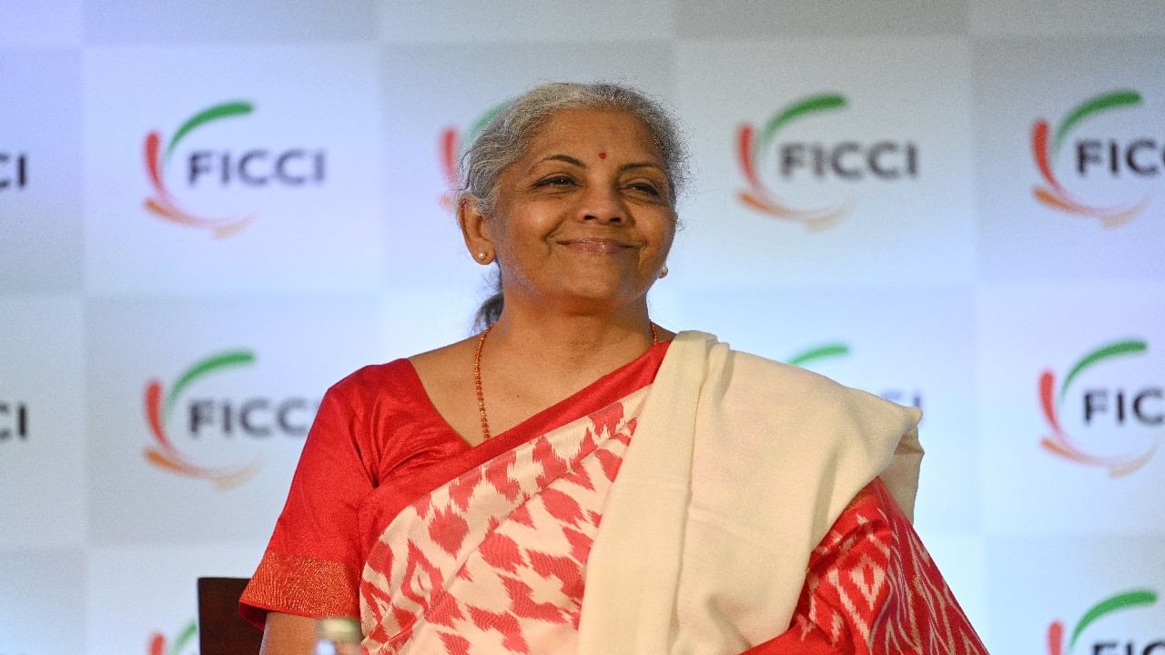 മോദി സര്‍ക്കാരിന്റെ പുതിയ ബജറ്റിലേക്കാണ് ഇന്ന് രാജ്യത്തിന്റെ ശ്രദ്ധ. പുതിയ ബജറ്റില്‍ എന്തെല്ലാം കാര്യങ്ങളാണ് ജനങ്ങളെ കാത്തിരിക്കുന്നതെന്ന് അറിയാന്‍ ഇനി കുറച്ച് ദിവസങ്ങള്‍ മാത്രമാണ് ബാക്കിയുള്ളത്.