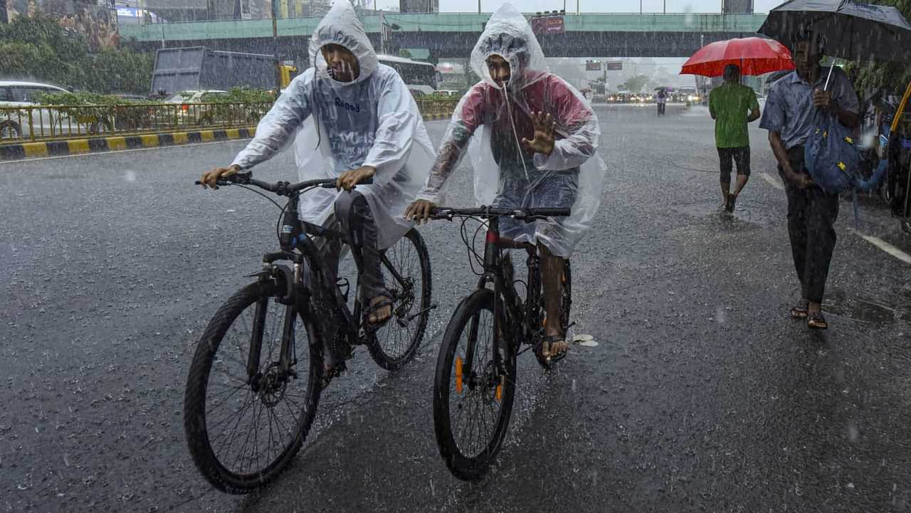 Kerala Rain Alert: ഇടുക്കി മലയോരമേഖലയിൽ കനത്ത മഴ; മലങ്കര ഡാമിൻ്റെ ഷട്ടറുകൾ ഉയർത്തും, രാത്രി യാത്രയ്ക്ക് നിരോധനം