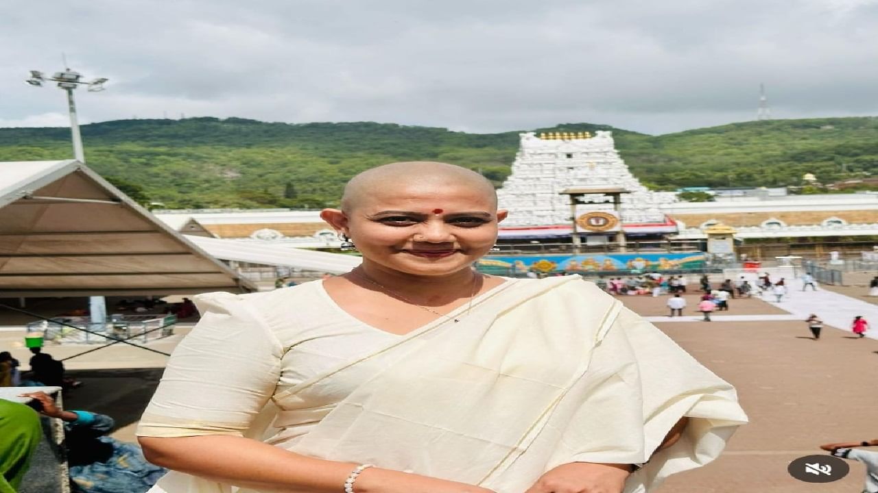 അഹംഭാവങ്ങളെയും തമോഗുണങ്ങളെയും ഇല്ലായ്മ ചെയ്യുന്ന ഭഗവാന്റെ സന്നിധിയില് എന്ന ക്യാപ്ഷനോടെയാണ് താരം ചിത്രങ്ങള് പങ്കുവെച്ചത്.