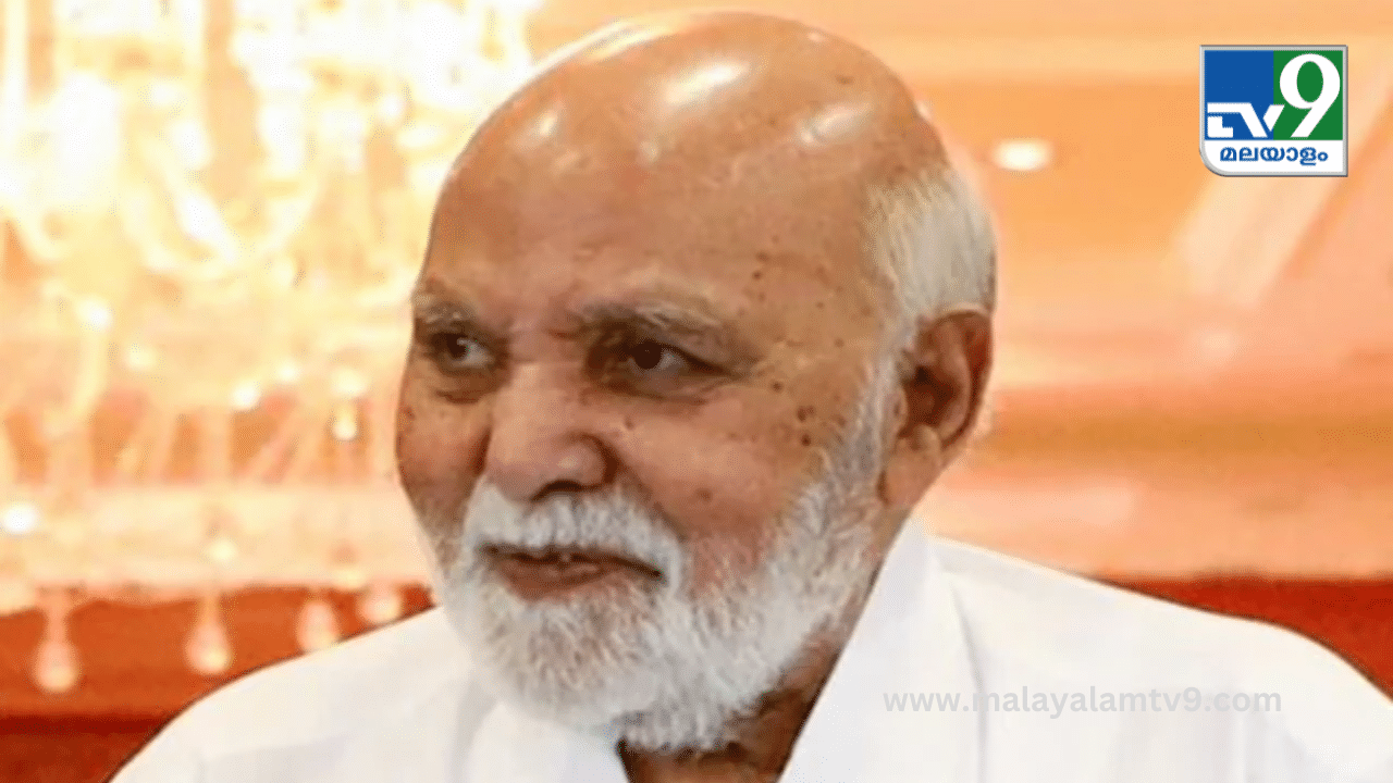 1962-ൽ ആരംഭിച്ച ചിട്ടി ഫണ്ട് വിതരണ കമ്പനിയാണ് മാർഗദർശി. പൊതുജനങ്ങളിൽ നിന്നും നിക്ഷേപകരിൽ നിന്നും ഫണ്ട് ശേഖരിച്ചതിന് ശേഷം നിയമം ലംഘിച്ചതിന് മാർഗദർശി നിരവധി വിവാദങ്ങളിലും പെട്ടിട്ടുണ്ട്. 2002-ൽ ഹയാത്നഗറിലെ രാമോജി ഫിലിം സിറ്റിയുടെ ഒന്നാം ഗേറ്റിന് സമീപം തൻ്റെ ഭാര്യയുടെ പേരിൽ രാമാദേവി പബ്ലിക് സ്കൂളും അദ്ദേഹം ആരംഭിച്ചു.