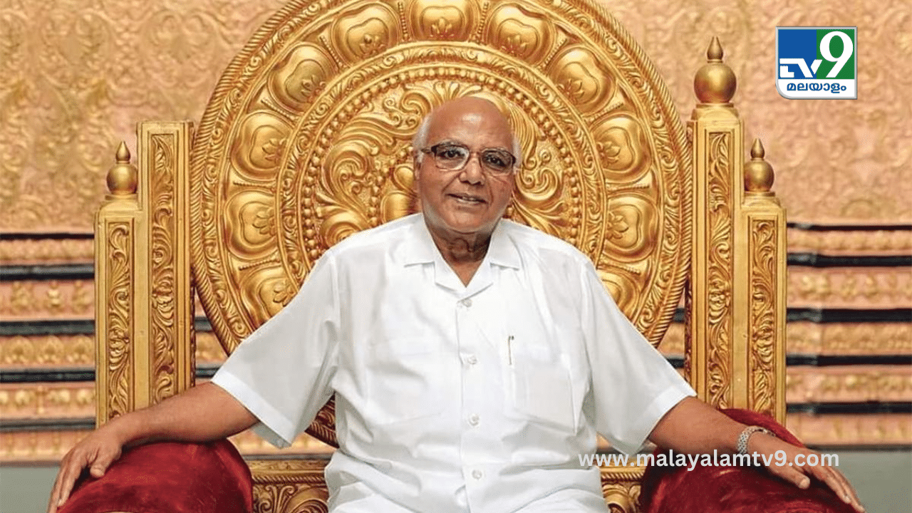 കൃഷിയെയും കർഷകരെയും അടിസ്ഥാനമാക്കിയുള്ള ഒരു മാസികയിലൂടെയാണ് രാമോജി റാവു തന്റെ കരിയർ ആരംഭിച്ചത്. 1983ലാണ് അദ്ദേഹം ചലച്ചിത്ര നിർമാണ കമ്പനിയായ ഉഷാകിരൻ മൂവീസ് സ്ഥാപിക്കുന്നത്. വ്യവസായി, പത്രപ്രവർത്തകൻ, ചലച്ചിത്ര നിർമ്മാതാവ്, മാധ്യമ സംരംഭകൻ, സാമൂഹിക സേവനം തുടങ്ങിയ മേഖലകളിൽ തൻ്റെ മികവ് തെളിയിച്ചു.