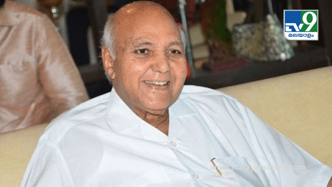 അദ്ദേഹത്തിൻ്റെ അവിശ്വസനീയമായ യാത്രയിലെ ഒരു നാഴികക്കല്ലാണ് ഇ ടിവി ചാനൽ. 1995-ൽ ഇ ടിവി നെറ്റ്വർക്ക് ചാനലിന് കീഴിൽ വിവിധ ഭാഷകളിൽ 12 ചാനലുകളുടെ ഒരു ഗ്രൂപ്പ് അദ്ദേഹം ആരംഭിച്ചു. തെലുങ്ക്, ഹിന്ദി, ബംഗ്ലാ, മറാത്തി, കന്നഡ, ഒറിയ, ഗുജറാത്തി, ഉറുദു ഭാഷകളിൽ ടിവി ഷോകൾ സംപ്രേക്ഷണം ചെയ്യുന്ന ജനപ്രിയ ചാനലുകളിൽ ഒന്നാണ് ഇ ടിവി.