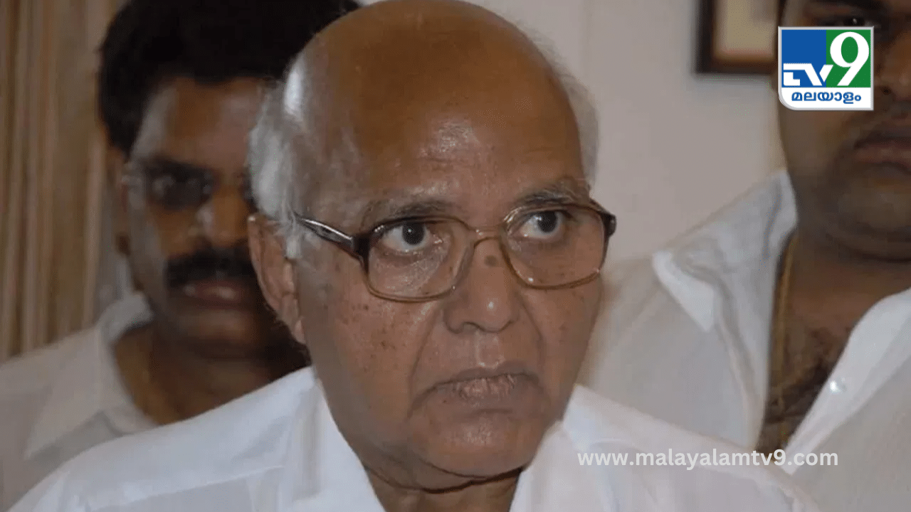 തെലുഗു ചലച്ചിത്ര വ്യവസായത്തിലെ അവിശ്വസനീയമായ പ്രവർത്തനത്തിന് ദക്ഷിണേന്ത്യയിലെ നാല് ഫിലിംഫെയർ അവാർഡുകളും ദേശീയ ചലച്ചിത്ര അവാർഡും നേടിയ ആളാണ് രാമോജി റാവു. പത്രപ്രവർത്തനത്തിലും സാഹിത്യത്തിലും അദ്ദേഹം ചെയ്ത അർപ്പണബോധമുള്ള പ്രവർത്തനങ്ങളെ മാനിച്ച് അദ്ദേഹത്തെ പത്മവിഭൂഷൺ നൽകി ആദരിച്ചു.