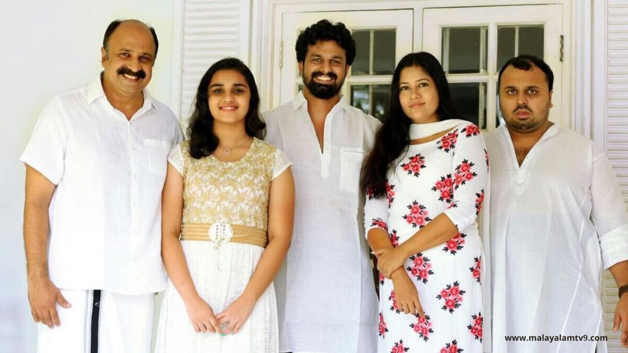 റാഷിനും കുടുംബവും ഒന്നിച്ചുള്ള ചിത്രം സാമൂഹിക മാധ്യമങ്ങളിൽ വൈറലായിരുന്നു