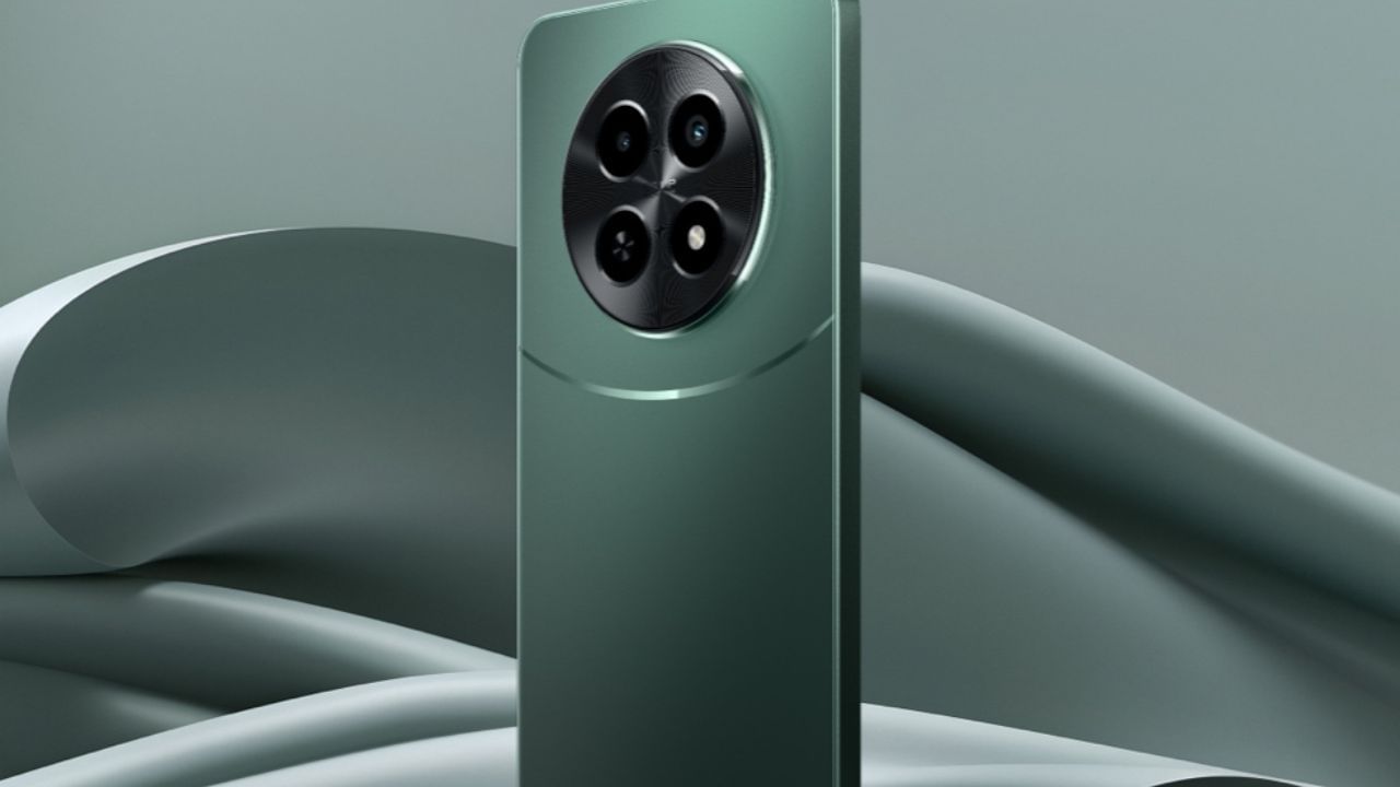 റിയൽമീ നർസോ 70X 5ജി- ആൻഡ്രോയിഡ് 14 ഓസിൽ പ്രവർത്തിക്കുന്ന 5ജി സ്മാർട്ട്ഫോണാണ് റിയൽമീയുടെ നർസോ 70X. മീഡിയടെക് ഡൈമെൻസിറ്റി 6100 പ്ലസ് 5ജി പ്രൊസെസ്സർ ഫോണിനുള്ളത്. 8ജിബി റാം 128ജിബിയുമാണ് ഫോണിൻ്റെ സ്റ്റോറേജ്. 5000 എംഎഎച്ചാണ് ഫോണിൻ്റെ ബാറ്ററി. 33 വാട്ട് ഫാസ്റ്റ് ചാർജിറും ലഭ്യമാണ്. അരമണിക്കൂർ കൊണ്ട് 50 ശതമാനവും 70 മിനിറ്റ് കൊണ്ട് ഫോൺ 100 ശതമാനവും ചാർജ് ചെയ്യാൻ സാധിക്കും. 50എംപി എഐ പ്രൈമറി ക്യാമറയാണ് ഫോണിനുള്ളത്. ഫ്രണ്ട് ക്യാമറ 8 എം.പിയാണ്. 6.72 ഇഞ്ചാണ് ഫോണിൻ്റ് സ്ക്രീൻ്റെ വലുപ്പം. 7.69എംഎമാണ് ഫോണിൻ്റെ കനം. 14,999 രൂപയാണ് ഫോണിൻ്റെ വില