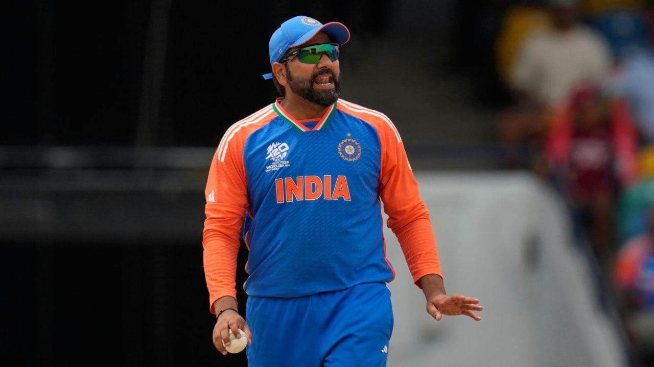 ടി20യിൽ നിന്ന് രോഹിത് ശർമ വിരമിച്ചതോടെ ആരാവും ഇന്ത്യയുടെ അടുത്ത ക്യാപ്റ്റനെന്നതാണ് നിലവിലെ ഹോട്ട് ടോപ്പിക്. ഋഷഭ് പന്ത്, സൂര്യകുമാർ യാദവ്, ഹാർദിക് പാണ്ഡ്യ, ജസ്പ്രീത് ബുംറ എന്നിങ്ങനെയാണ് ഉയരുന്ന പേരുകൾ. ഇതിൽ ഹാർദ്ദിക്കോ പന്തോ ക്യാപ്റ്റനായേക്കുമെന്നാണ് റിപ്പോർട്ടുകൾ. ക്യാപ്റ്റൻസിയിലേക്ക് പരിഗണിക്കപ്പെടുന്ന താരങ്ങളെ പരിശോധിക്കാം.