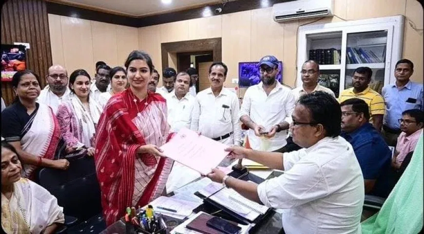 2007-ൽ കട്ടക്കിലെ സെൻ്റ് ജോസഫ്സ് ഗേൾസ് ഹൈസ്കൂളിൽ ഐ.സി.എസ്.ഇ പൂർത്തിയാക്കിയ അവർ 2009-ൽ കട്ടക്കിലെ റാവൻഷോ ജൂനിയർ കോളേജിൽ സയൻസിൽ പ്ലസ് ടുവിന് ശേഷം ബി.ടെക്. 2013-ൽ സിവിൽ എഞ്ചിനീയറിംഗിൽ ബിരുദം നേടി.