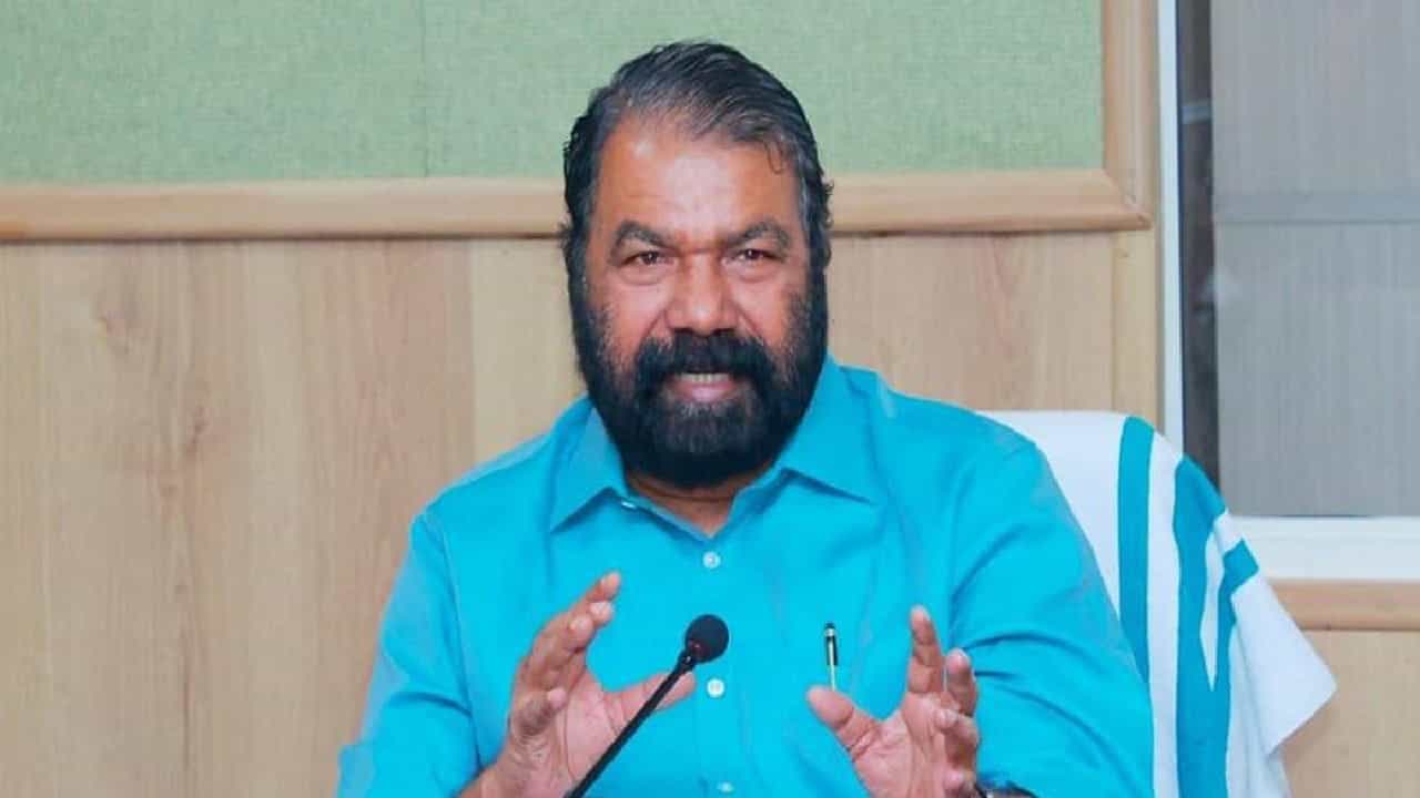 Plus One Seat Crisis: ക്ലാസൊക്കെ തുടങ്ങി; പക്ഷെ ഫുള്‍ എ പ്ലസുകാരടക്കം പുറത്തുണ്ട്