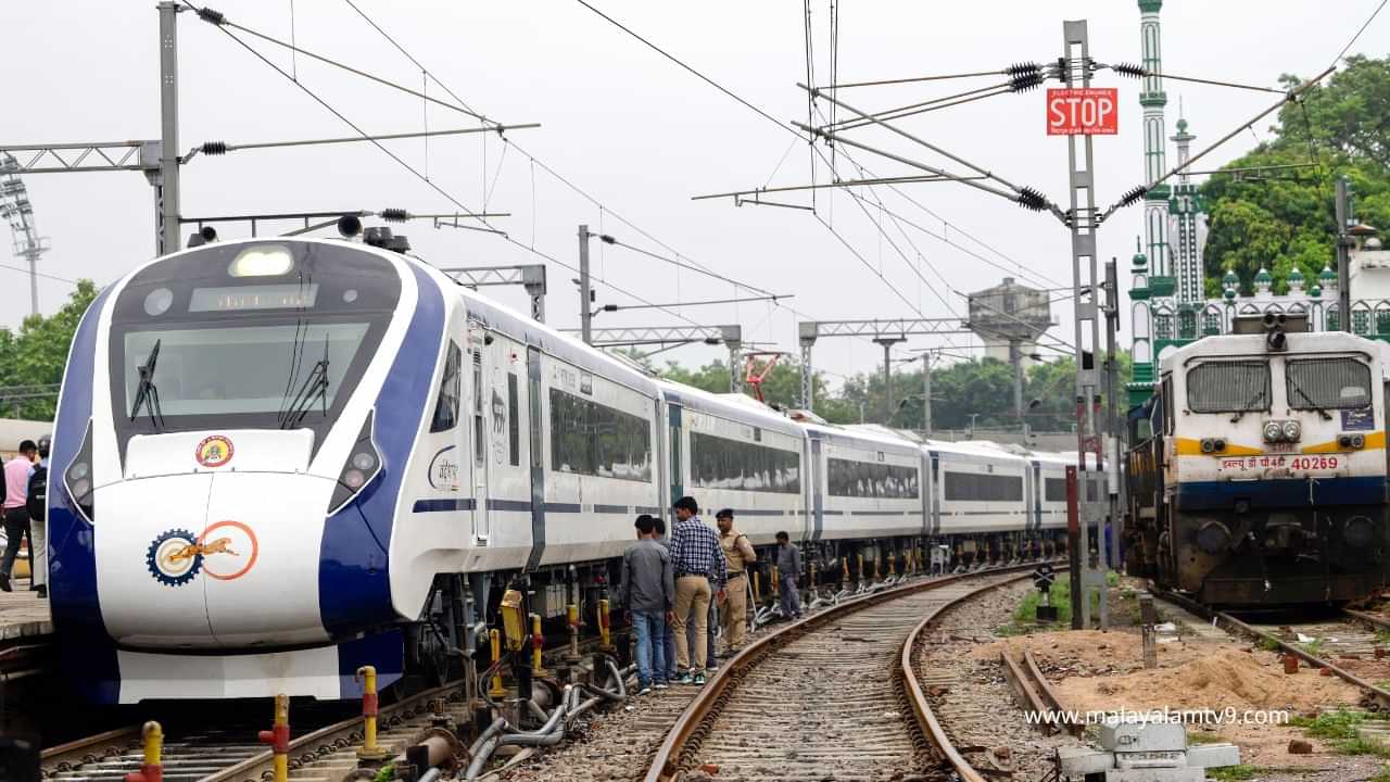 Vande Bharat Express : തൃശൂരിൽ വന്ദേഭാരതിന് നേരെ കല്ലേറ്; രണ്ട് കോച്ചുകളുടെ ചില്ല് പൊട്ടി; ഒരാൾ പിടിയിൽ