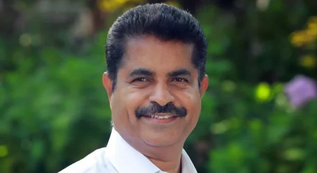 Sabarimala Gold Scam: ശബരിമല സ്വർണക്കൊള്ള; അടൂർ പ്രകാശിന്റെ മൊഴി രേഖപ്പെടുത്താൻ നോട്ടീസ് നൽകും Sabarimala Gold Scam: ശബരിമല സ്വർണക്കൊള്ള; അടൂർ പ്രകാശിന്റെ മൊഴി രേഖപ്പെടുത്താൻ നോട്ടീസ് നൽകും