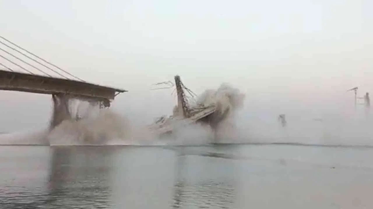 Bihar Bridge Collapse:12 കോടി വെള്ളത്തിലായി; ബീഹാറില്‍ ഉദ്ഘാടനത്തിന് മുമ്പ് പാലം തകര്‍ന്നുവീണു, വീഡിയോ