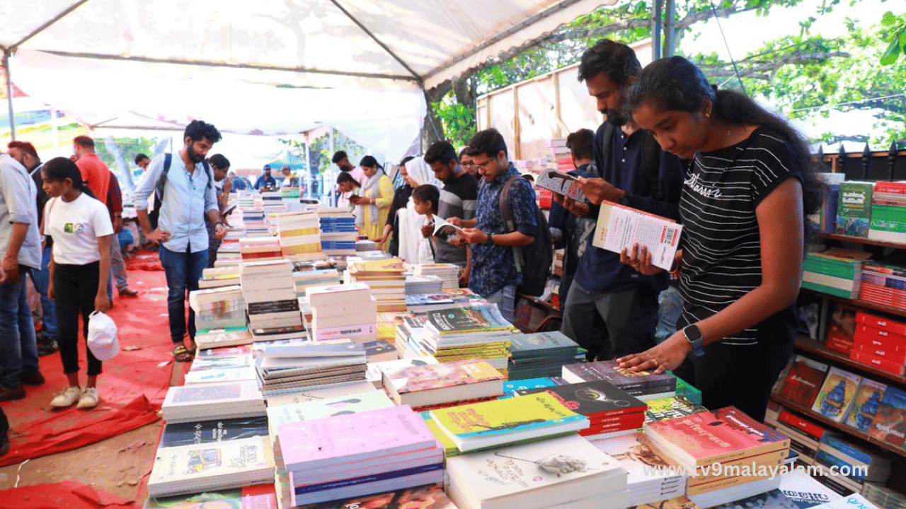 2021 ഡിസംബർ മുതൽ സാഹിത്യനഗരത്തിനായുള്ള പ്രവർത്തനങ്ങൾ കോർപ്പറേഷൻ ആരംഭിച്ചിരുന്നു. ഇതിനായി പ്രാഗ്, എഡിൻബറോ തുടങ്ങി സാഹിത്യശൃംഖലയിലുൾപ്പെട്ട നഗരത്തിൽനിന്നുള്ള പ്രതിനിധികളുമായി പലവട്ടം ചർച്ച നടത്തി. വ്യത്യസ്തങ്ങളായ സാഹിത്യ-സാംസ്കാരിക പരിപാടികൾ, കോലായ ചർച്ചകൾ, പലതരത്തിലുള്ള ലൈബ്രറികൾ, വായനയ്ക്കും സാംസ്കാരിക പരിപാടികൾക്കുമുള്ള ഇടങ്ങൾ, സാഹിത്യവളർച്ചയ്ക്ക് പ്രധാധകരും മാധ്യമങ്ങളും നടത്തുന്ന ഇടപെടൽ തുടങ്ങിയവയെല്ലാം കോഴിക്കോടിന് നേട്ടമായിട്ടുണ്ട്.