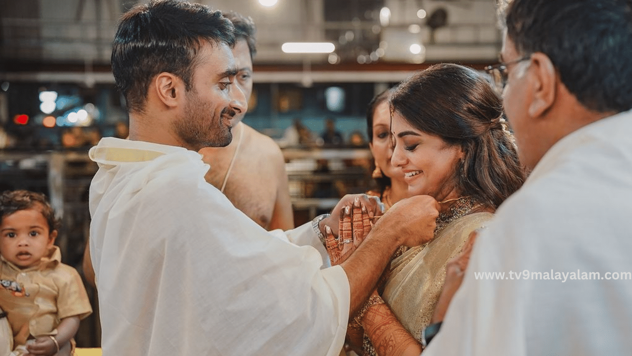 പുതിയ മുഖം, കേരള കഫേ, പത്താംനിലയിലെ തീവണ്ടി, എൽസമ്മ എന്ന ആൺകുട്ടി, സീനിയേഴ്സ്, മല്ലു സിങ്, കടൽ കടന്നൊരു മാത്തുക്കുട്ടി, അപ്പോത്തിക്കിരി തുടങ്ങിയവയാണ് മീര നന്ദൻ അഭിനയിച്ച ശ്രദ്ധേയ ചിത്രങ്ങൾ.