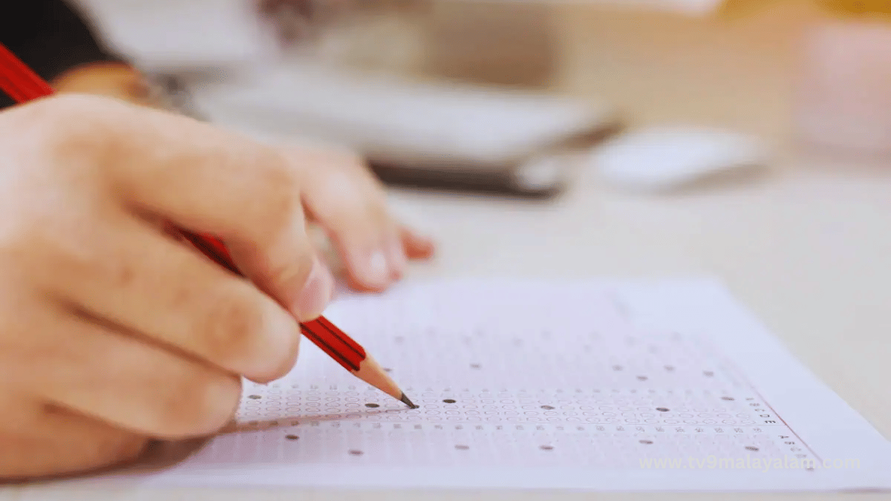 NEET Exam Row: നീറ്റ് പരീക്ഷ ക്രമക്കേട്; എൻടിഎ നിരോധിക്കണമെന്ന് ആവശ്യമുന്നയിച്ച് ഡൽഹി ജന്തർമന്തറിൽ യൂത്ത് കോൺ​ഗ്രസ് പ്രതിഷേധം