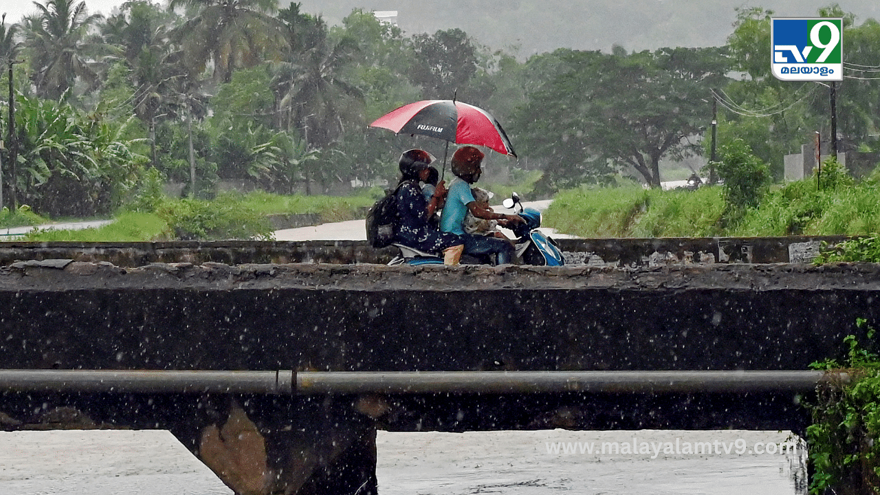 Kerala Rain Alert: സംസ്ഥാനത്ത് മഴ കനക്കും; മൂന്ന് ജില്ലകളിൽ ഓറഞ്ച് അലർട്ട്, ഉയർന്ന തിരമാലകൾ സാധ്യത