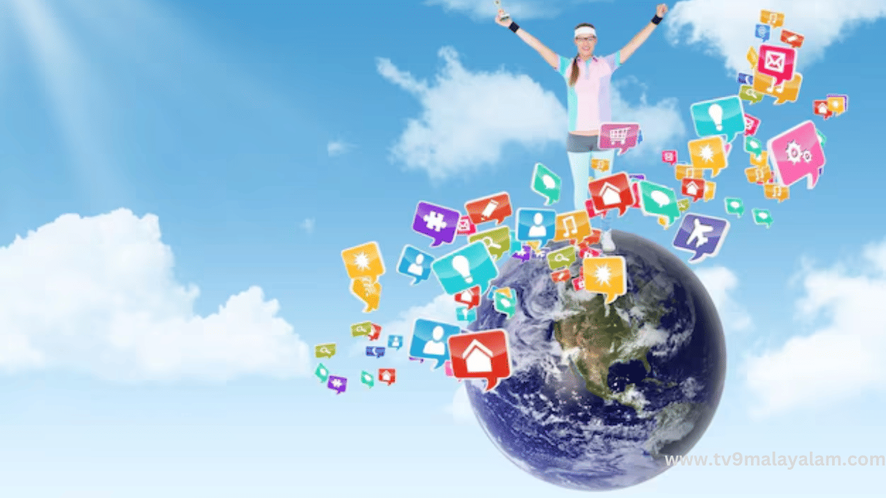 ഇന്ന്, സോഷ്യൽ മീഡിയ ഇന്ത്യയിലെ ജനങ്ങളുടെ ജീവിതത്തിൻ്റെ അവിഭാജ്യ ഘടകമായി മാറിയിരിക്കുന്നു. ഇന്ത്യക്കാർ പ്രതിദിനം ശരാശരി 2.36 മണിക്കൂർ സോഷ്യൽ മീഡിയയിൽ ചെലവഴിക്കുന്നുവെന്നാണ് ഗ്ലോബൽ സ്റ്റാറ്റിസ്റ്റിക്സ് റിപ്പോർട്ട് പറയുന്നത്. പലരെയും പ്രശസ്തരാക്കിയതും സമൂഹ മാധ്യമങ്ങളാണെന്ന് പറയാം. യൂട്യൂബിലൂടെ പ്രശസ്തരാവുകയും വരുമാനം നേടുന്ന പലരും നമുക്ക് ചുറ്റും ഇന്ന് ധാരാളമുണ്ട്. സോഷ്യൽ മീഡിയ ഉപയോക്താക്കൾക്ക് ഇന്ന് സാദ്ധ്യതകളുടെ ഒരു വലിയ ലോകമാണ് തുറന്നിടുന്നത്.