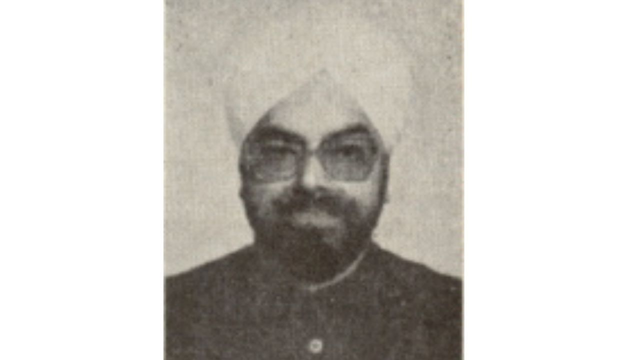 ജി.എസ്. ധില്ലൻ: 1969-ൽ എൻ.സഞ്ജീവ റെഡ്ഡിയുടെ രാജിയെ തുടർന്നാണ് ധില്ലൻ നാലാം ലോക്സഭയുടെ സ്പീക്കറായി തിരഞ്ഞെടുക്കപ്പെട്ടത്. 1971-ൽ അദ്ദേഹം വീണ്ടും അഞ്ചാം ലോക്സഭയുടെ സ്പീക്കറായി, 1975 ഡിസംബർ 1 വരെ ഓഫീസിൽ തുടർന്നു. അടിയന്തരാവസ്ഥക്കാലത്താണ് അദ്ദേഹം ആ സ്ഥാനത്തുനിന്നും പടിയിറങ്ങിയത്.