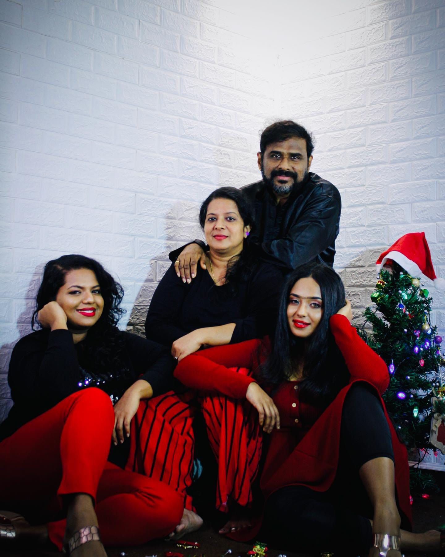 രമേഷ് നാരായണിൻ്റെ ഭാര്യ ഹേമയും കർണാട്ടിക് സംഗീതജ്ഞയാണ്. മക്കളയ മധുവന്തിയും മധുശ്രീയും ഗാന മേഖലയിൽ തന്നെ പ്രവർത്തിക്കുന്നവരാണ്. മധുശ്രീ പിന്നണി ഗായികയുമാണ്. ((Image Courtesy : Instagram)